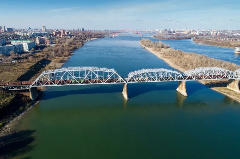 Комсомольский Железнодорожный мост Новосибирск. Новосибирский Железнодорожный мост через реку Обь. ЖД мост через реку Обь в Новосибирске. Чемской мост Новосибирск. Обь жд