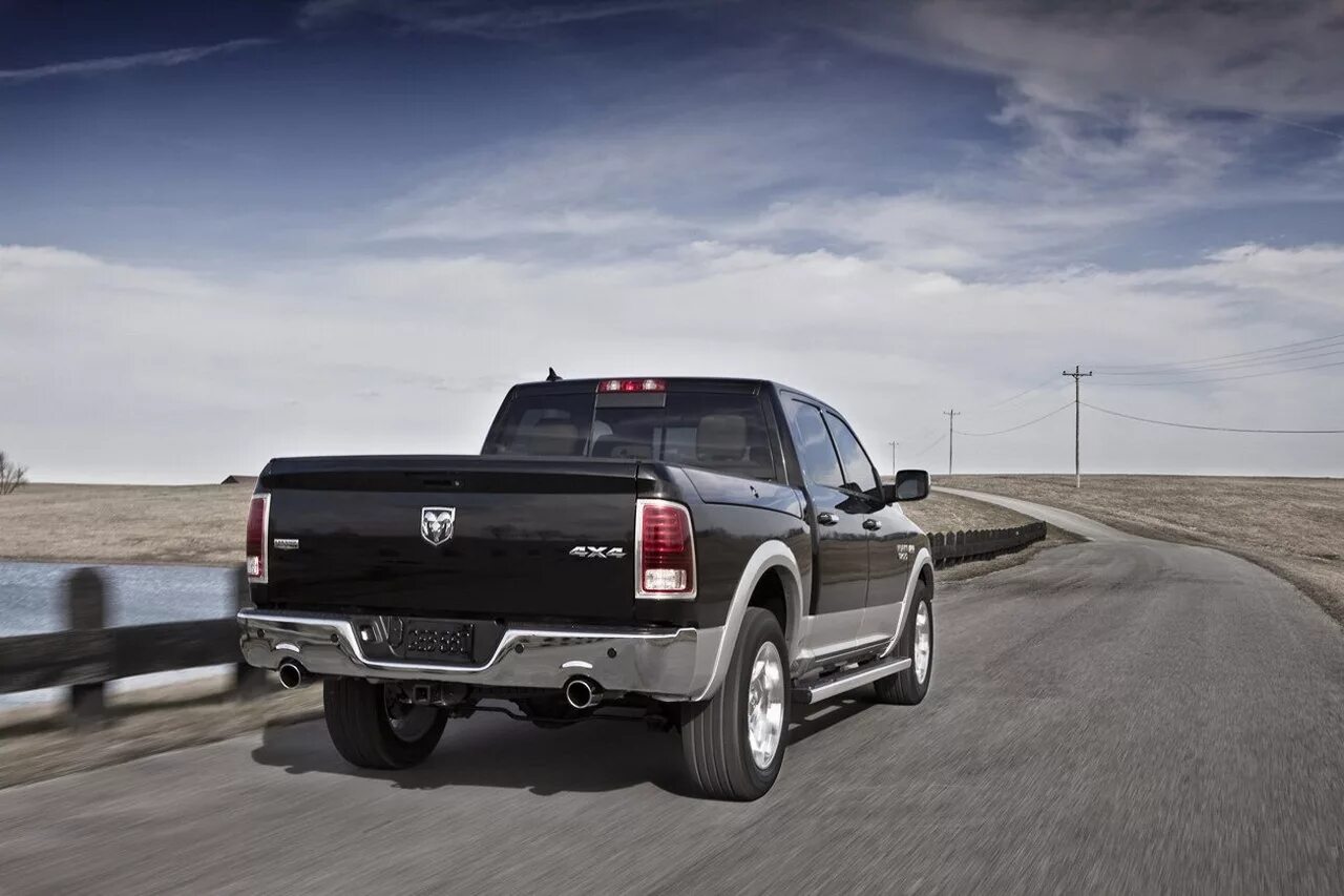 Скорость пикапа. Dodge Ram 1500. Dodge Ram 1500 2013. Dodge Ram 1500 Laramie. Dodge Ram 1500 Rear.