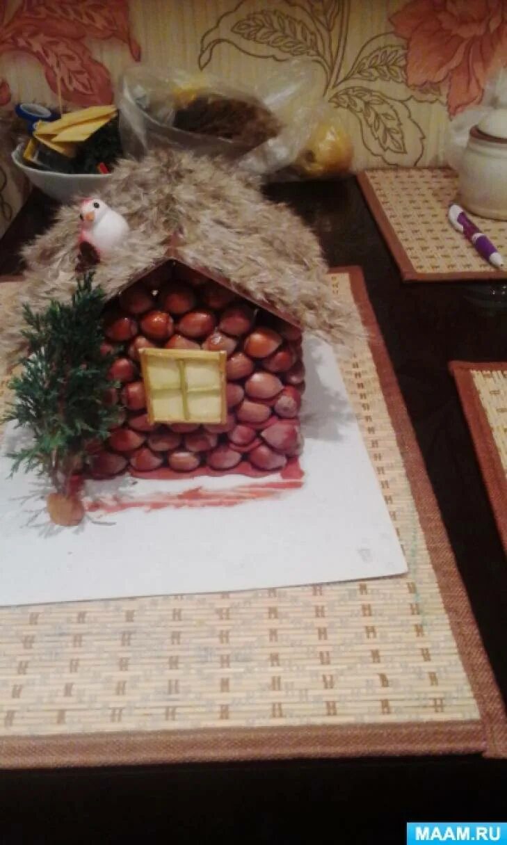 Поделки из каштана своими руками. Дом из каштанов поделки. Домик из каштанов. Домик из каштанов. Домик из природного материала.