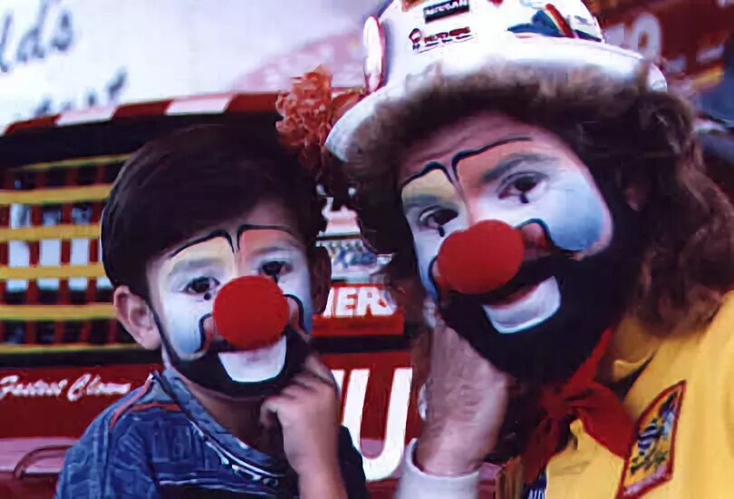 There three clowns at the. Клоун Дисней. Клоун старый Дисней. Сирота цирк Микки. Disneyland Clowns.