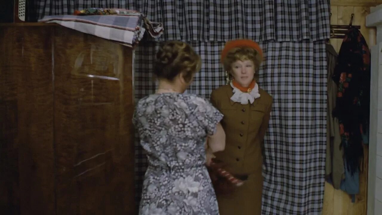 Людмила гурченко любовь и голуби. Людмила гурченко в фильме любовь и голуби. Людмила гурченко любовь и голуби. Кадры из фильма любовь и голуби. Как звали гурченко в любовь и голуби.