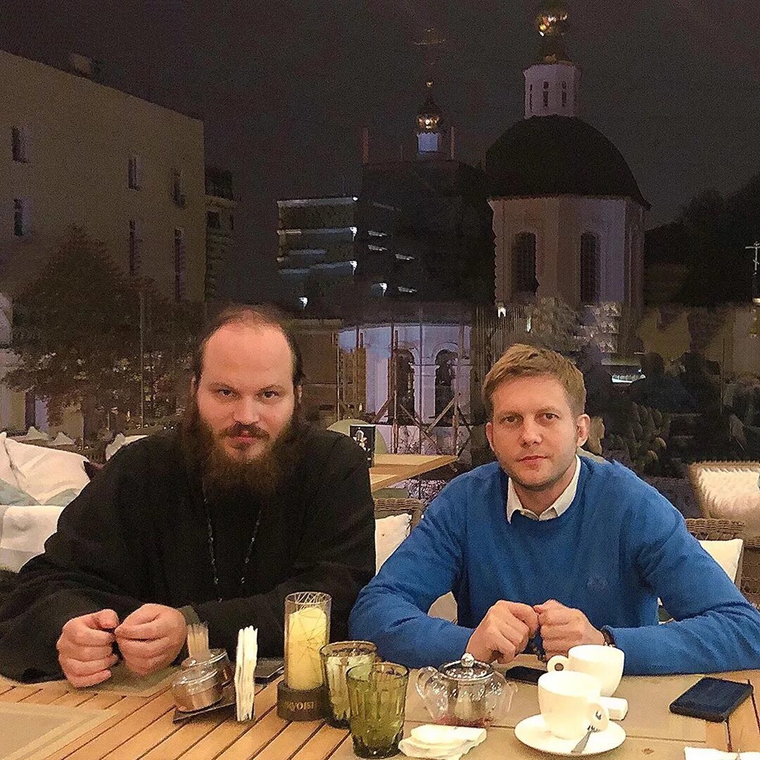 Ведущий программы спас. Павел островский священник. борис корчевников телеканал спас. телеканал спас павел островский. павел островский литургия.