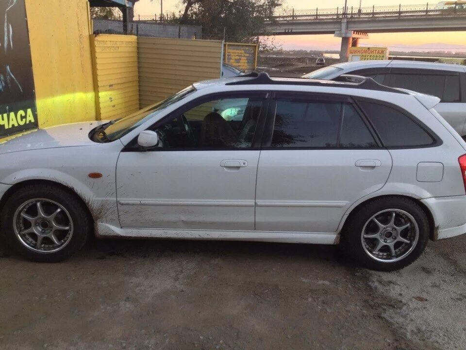 Мазда фамилия 1999 года. Mazda familia на r17. Мазда фамилия на дисках. Mazda familia диски. Мазда фамилия на дисках.