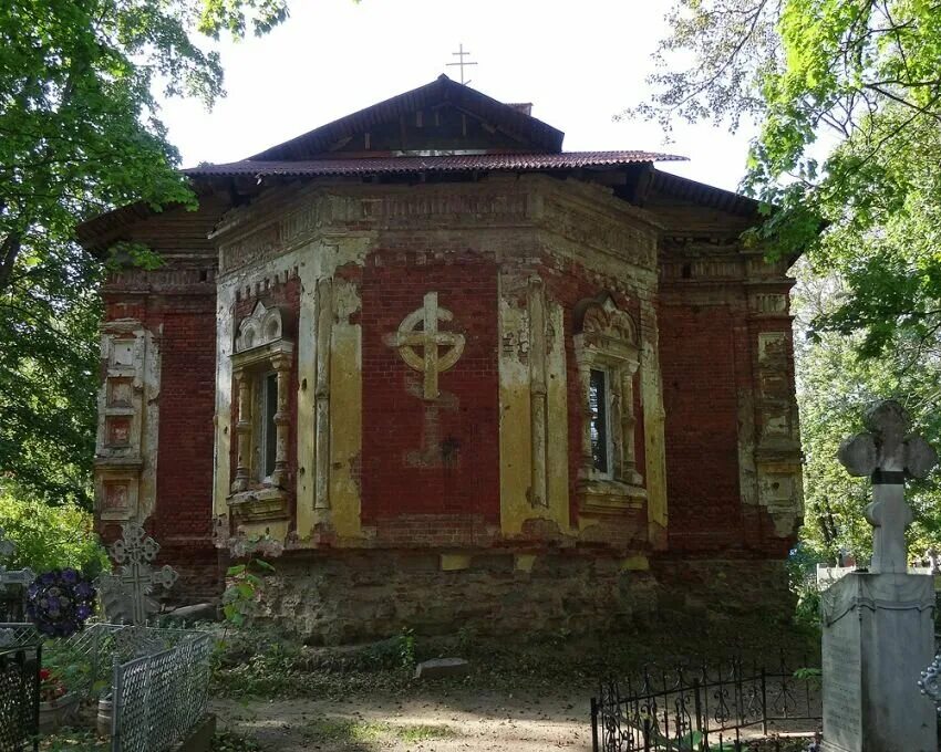 храм всех святых гатчина. гатчина церковь во имя всех святых. храм всех святых гатчина. церковь всех святых гатчина. гатчина кладбище храм.