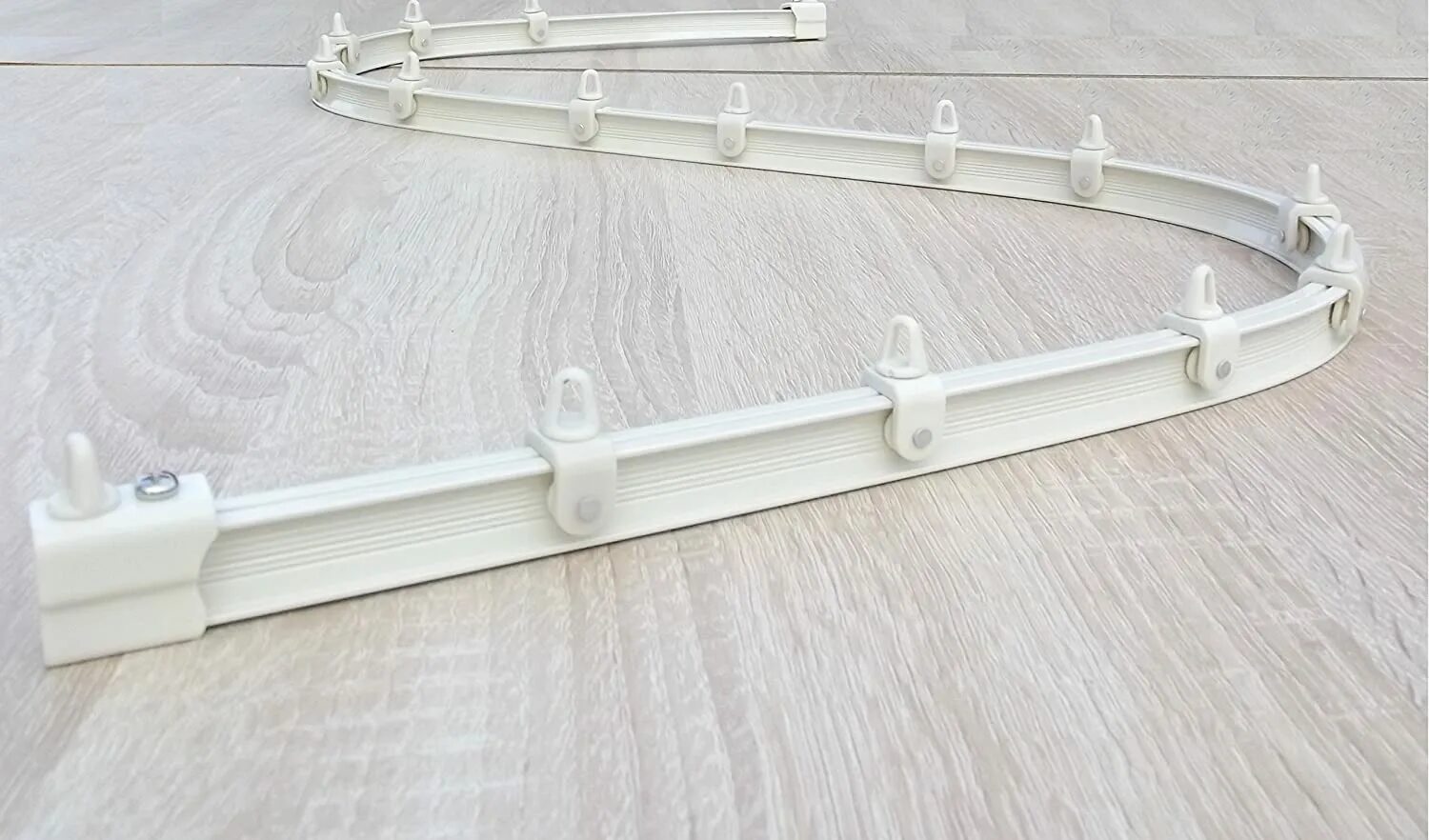 Карниз гибкий legrand 58063142 однорядный белый 360 см. М. Карниз гибкий ab250f. Профиль гибкий ff-600. Гибкий карниз 600см.