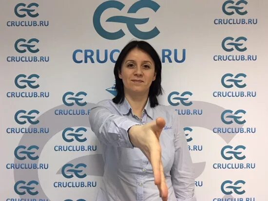 Бар на круизном лайнере. Ночной клуб. Реклама круизных путешествий. Логотип турагентства. Круизный лайнер карнавал виста.