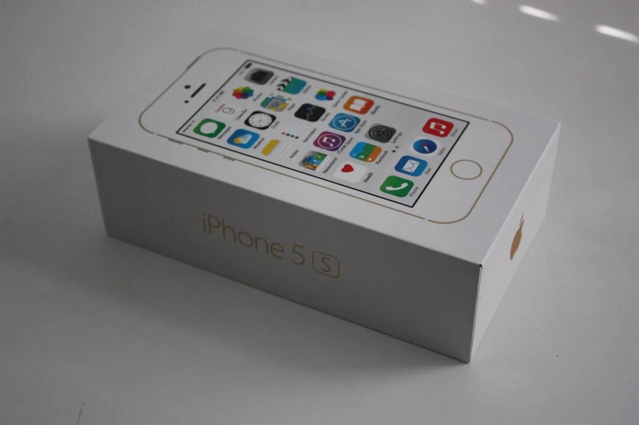 Iphone 15 pro челябинск. Iphone 5s коробка. Коробка айфон 5s. Iphone 5 коробка. Коробка от айфона 5s.