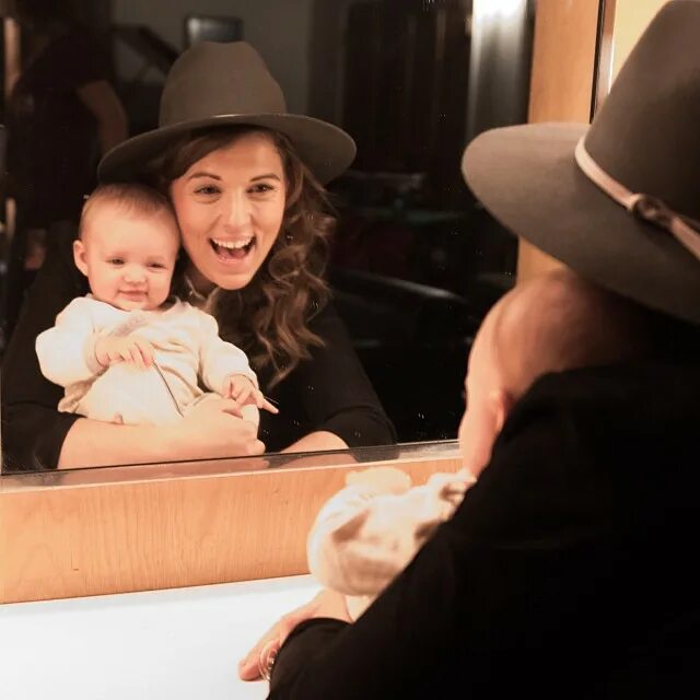 Pure daughter. Brandi Carlile. Brandi Carlile 2022. Брэнди Карлайл и Кэтрин Шеперд. Brandi Carlile and Catherine Shepherd.