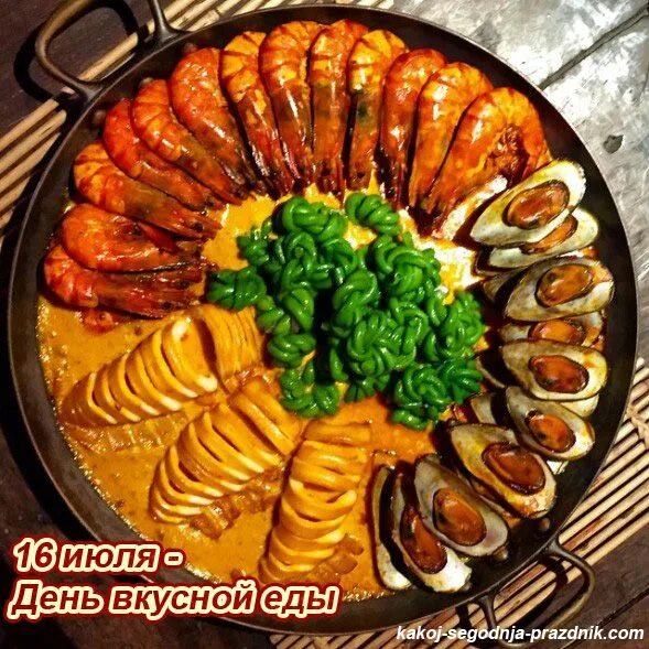 День вкусной еды поздравления. Вкусного шашлыка и классного настроения. Угощаю вкусняшками. Шашлык. Стол с морепродуктами.