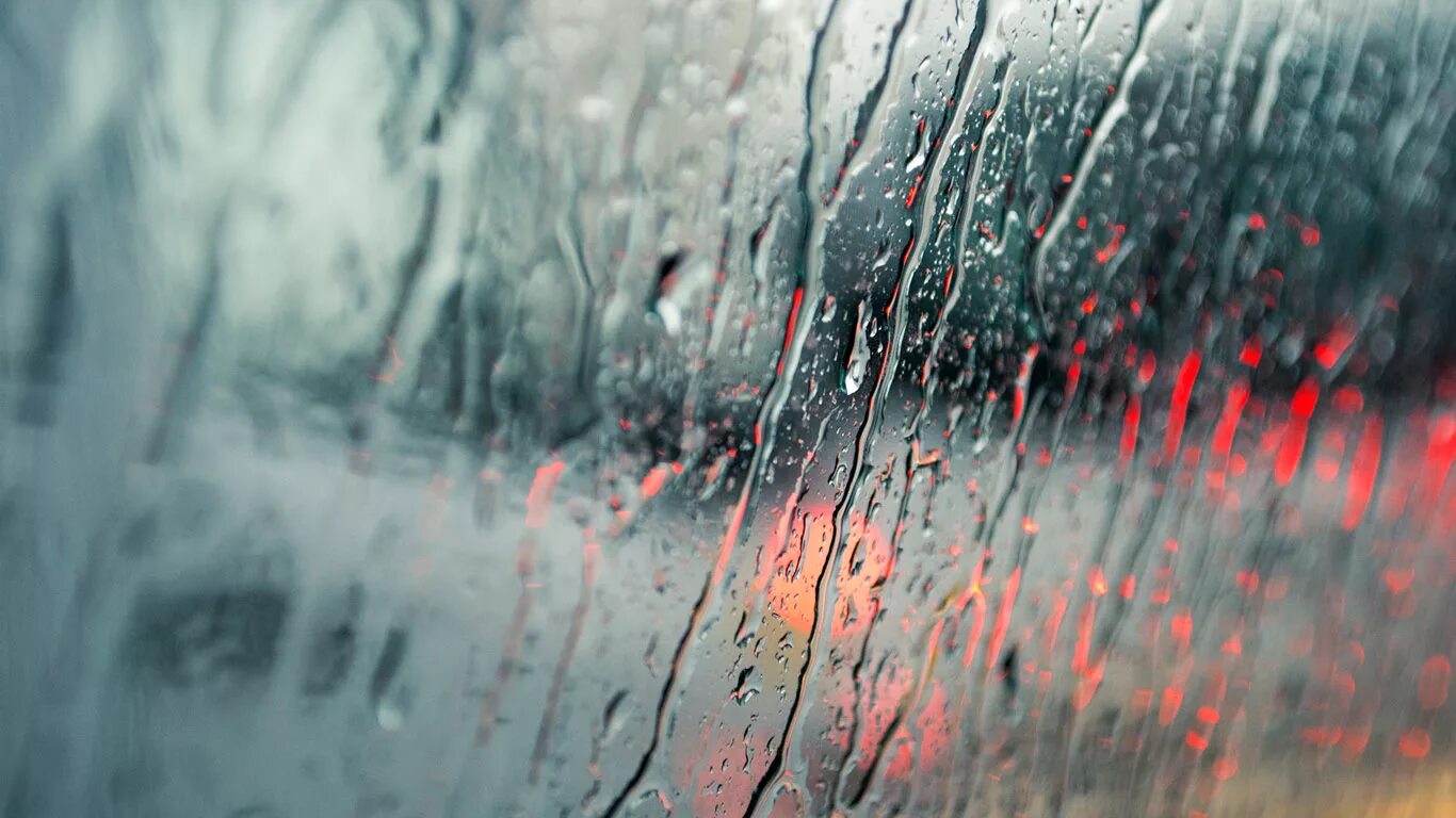 Дождь. Капли на стекле. Сильный дождь. Дождь на асфальте. Человек дождя.