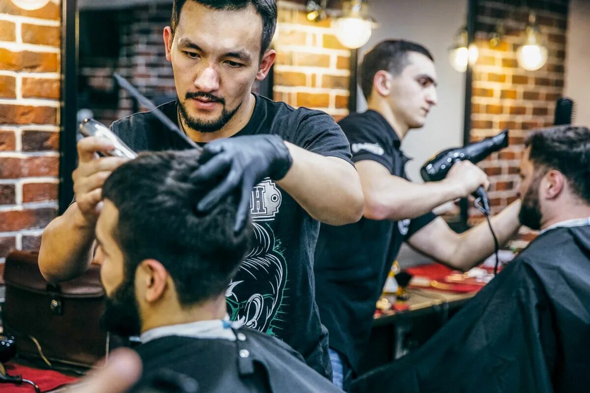 Barber 3. Бородач барбершоп Королев Пионерская. Бородач Ханты-Мансийск барбершоп. Бристлс барбершоп Майкоп. Барбершоп Владикавказ Цоколаева.