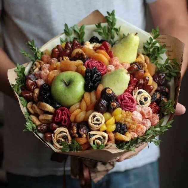 вкусные букеты для мужчин. букет со сковородой. съедобные букеты балашиха. букеты из фруктов во владимире. съедобные букеты балашиха.