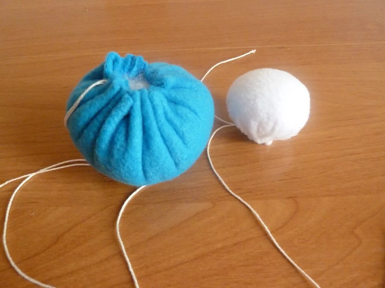 текстильный шар для головы куклы. лоскутные мячики. сделать шар из ткани. мяч из ткани. как сделать шарик из ткани.