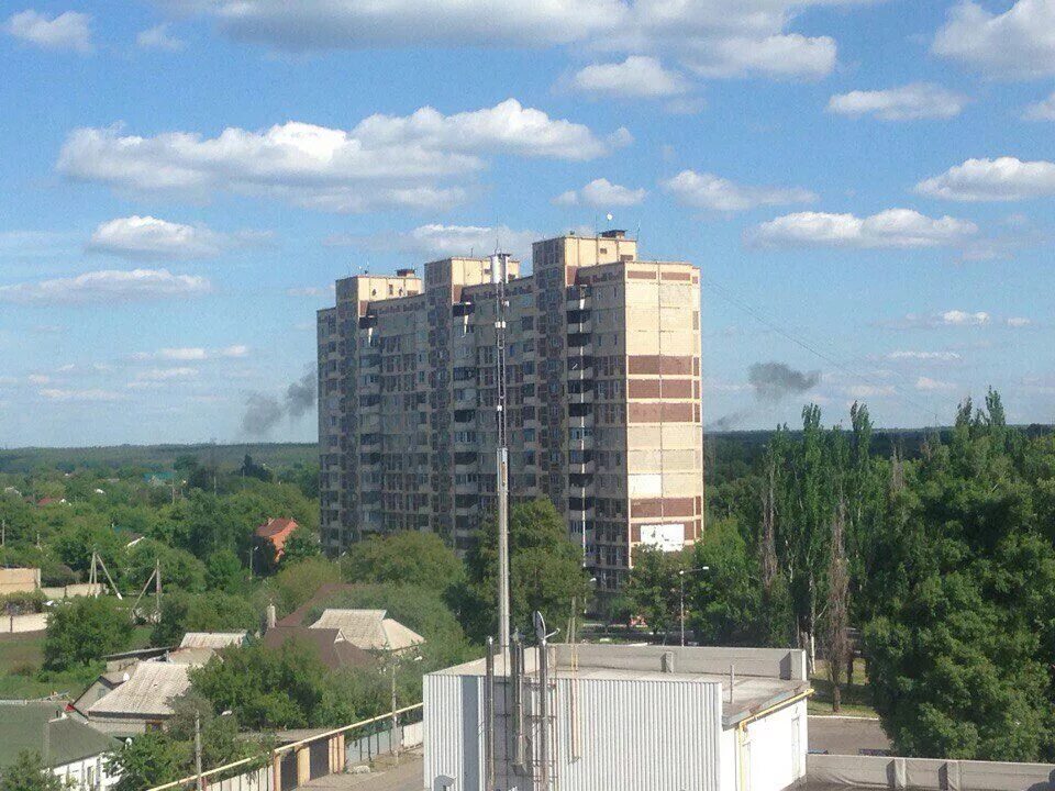 Авдеевка сколько жителей было до войны. Авдеевка. Авдеевка 14 этажка. Авдеевка Донецкая область. Четырнадцатиэтажка в Донецке.