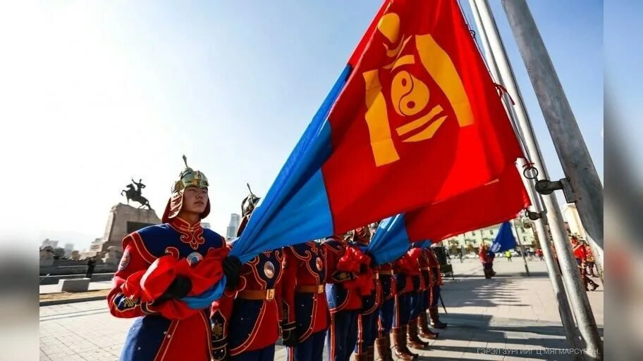 Фестиваль наадам в монголии. День независимости монголии 26 ноября. День независимости монголии. Монголия развлечения для туристов. Почетный караул монголии.