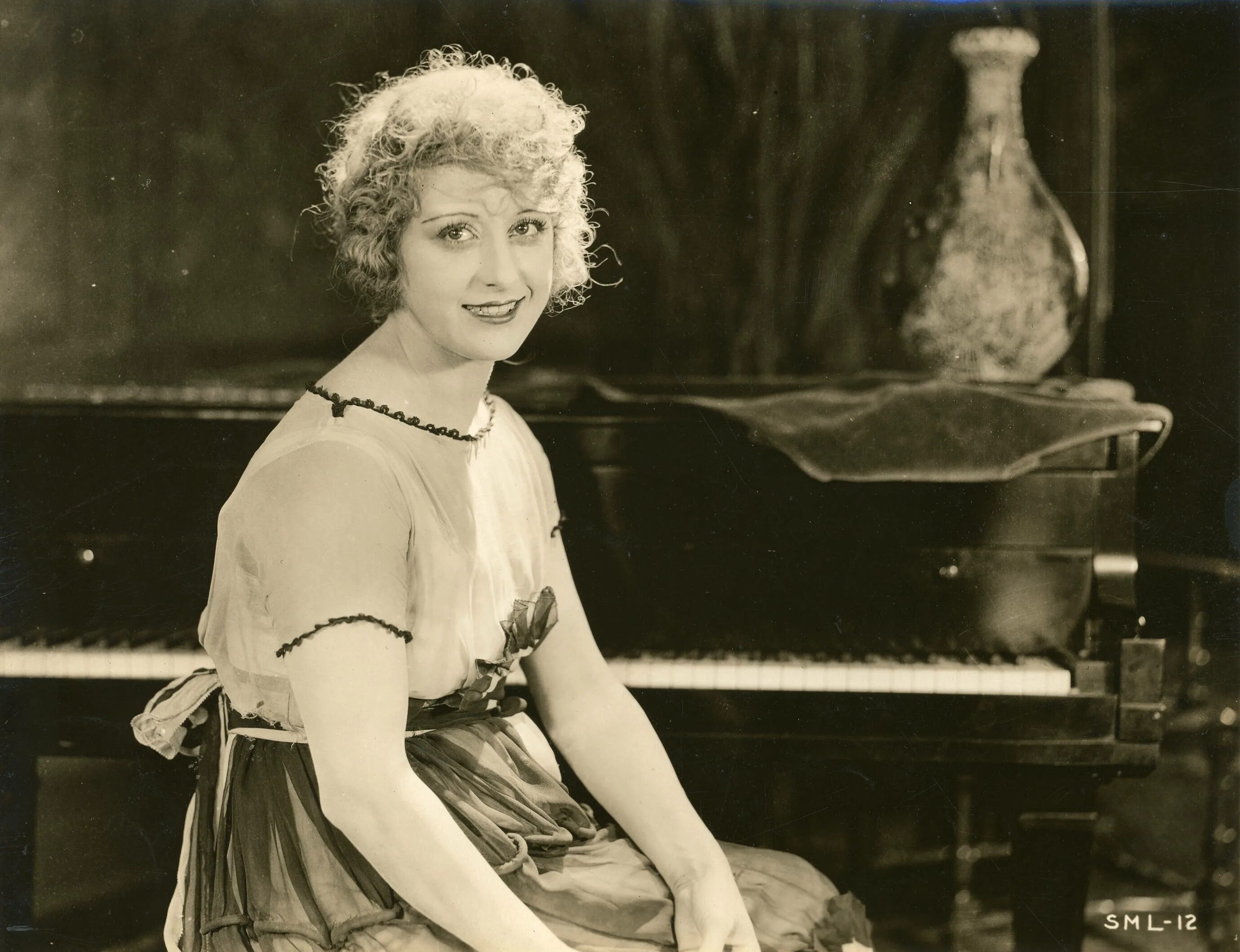 Актриса грейс 5 букв. Grace русская актриса. Грейс мур. Грейс келли цитаты. Sayre.