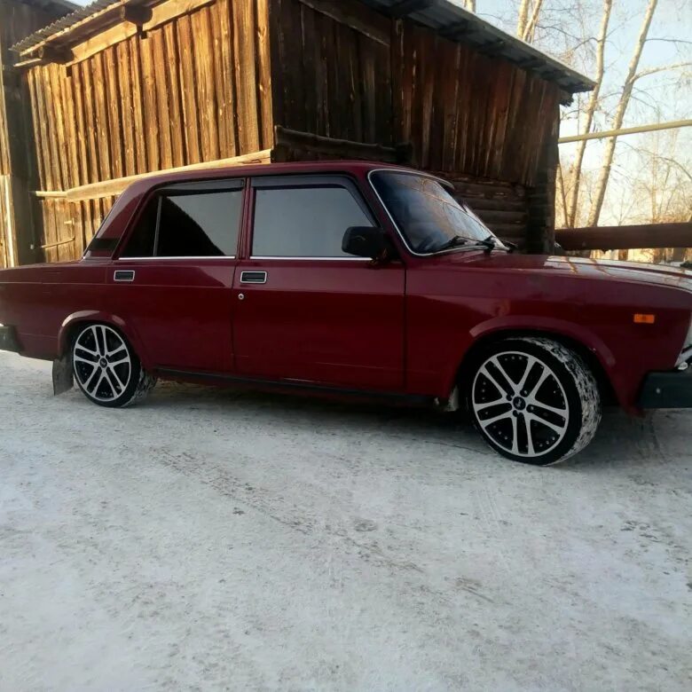 Рельсы r15 на ваз 2107. Рельсы r15 на ваз 2107. Ваз 2107 r17. Ваз 2107 белая на r17. Рельсы на ваз 2107.