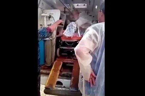 Женщина родила в ведро