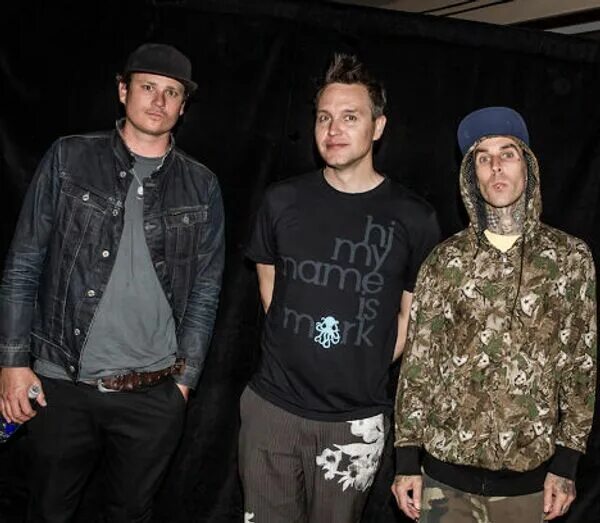 Blink 182 2025. Группа blink-182. blink-182 панк-рок-группа. группа blink-182 2025. blink 182 2025 photo.