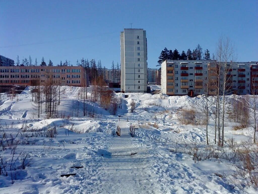 Купить 2 усть илимск. Усть Илимск. Усть-Илимск дворы. Усть-Илимск новый город. Чайковского 1 город Усть-Илимск.