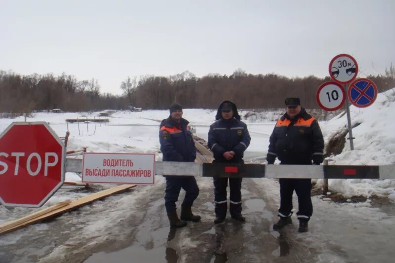 Переправа через суру в шумерля. Ледовая переправа шумерля наваты. понтонный мост шумерля наваты. понтонная переправа шумерля. переправа в шумерле через суру.