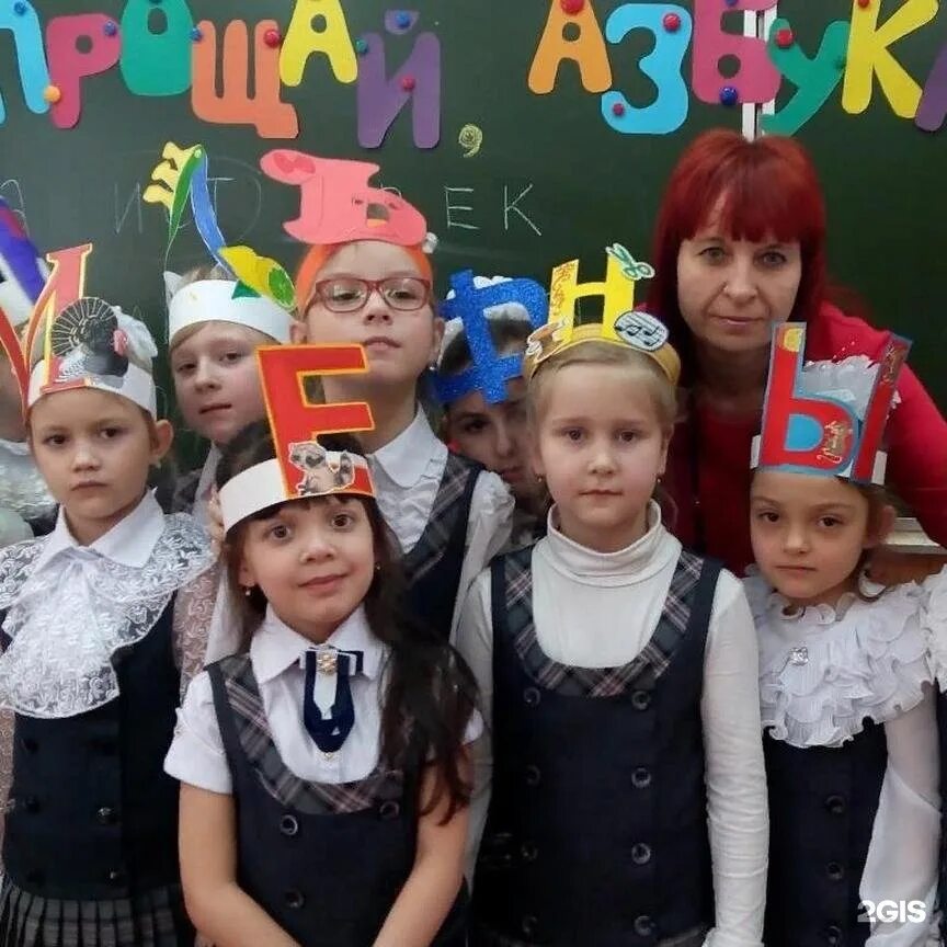 Корона на праздник букваря. Прощание с азбукой буквы на голову. Корона на прощание с азбукой. Костюм на праздник букваря.