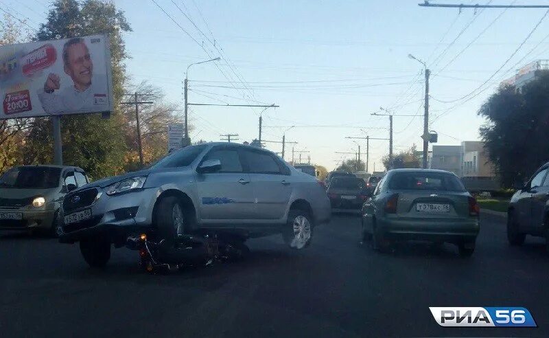 Подслушано оренбург в контакте новости. Авария в Оренбурге с мотоциклистом. Авария мотоциклист Оренбург сегодня. ДТП С мотоциклистом в Оренбурге сегодня. ДТП Оренбург мотоциклист.