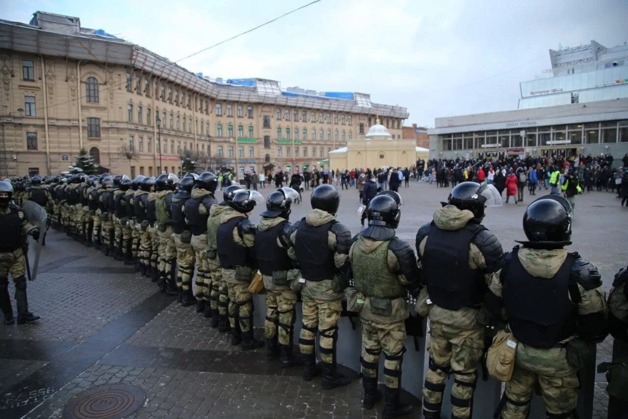 Протесты 31 января 2021 в Санкт Петербурге. ОМОН Питер. ОМОН на Дворцовой площади. Омон на улицах