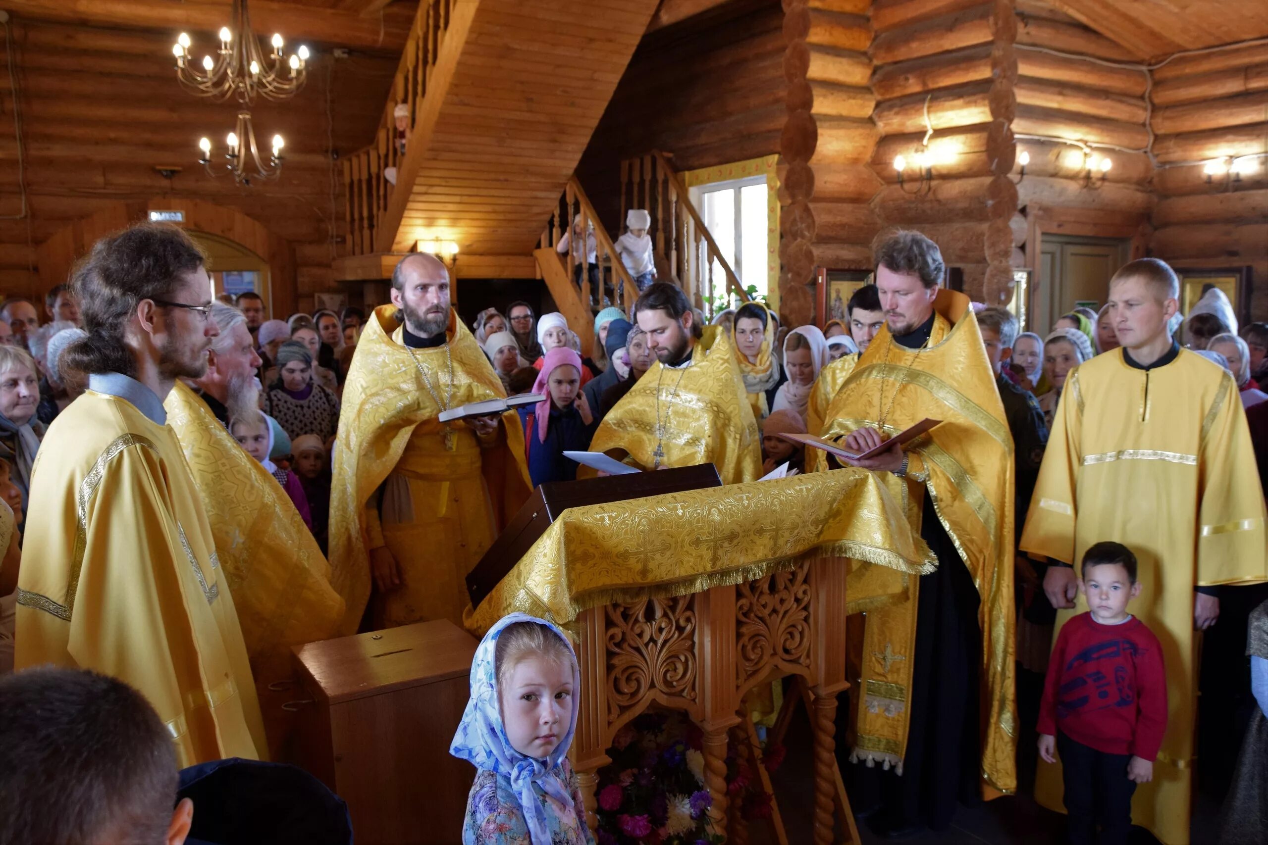 Воскресный богородицы. Церковь Владимирской иконы Божией матери на семи ключах Екатеринбург. Воскресная школа при храме Владимирской Божьей матери в Красково. Владимирский приход на семи ключах. Рождество в воскресной школе Владимирской иконы.