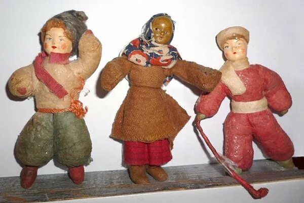 послевоенные игрушки. советские игрушки куклы. кукла ссср прессопилки артель бюстик. игрушки ссср. старые советские куклы.