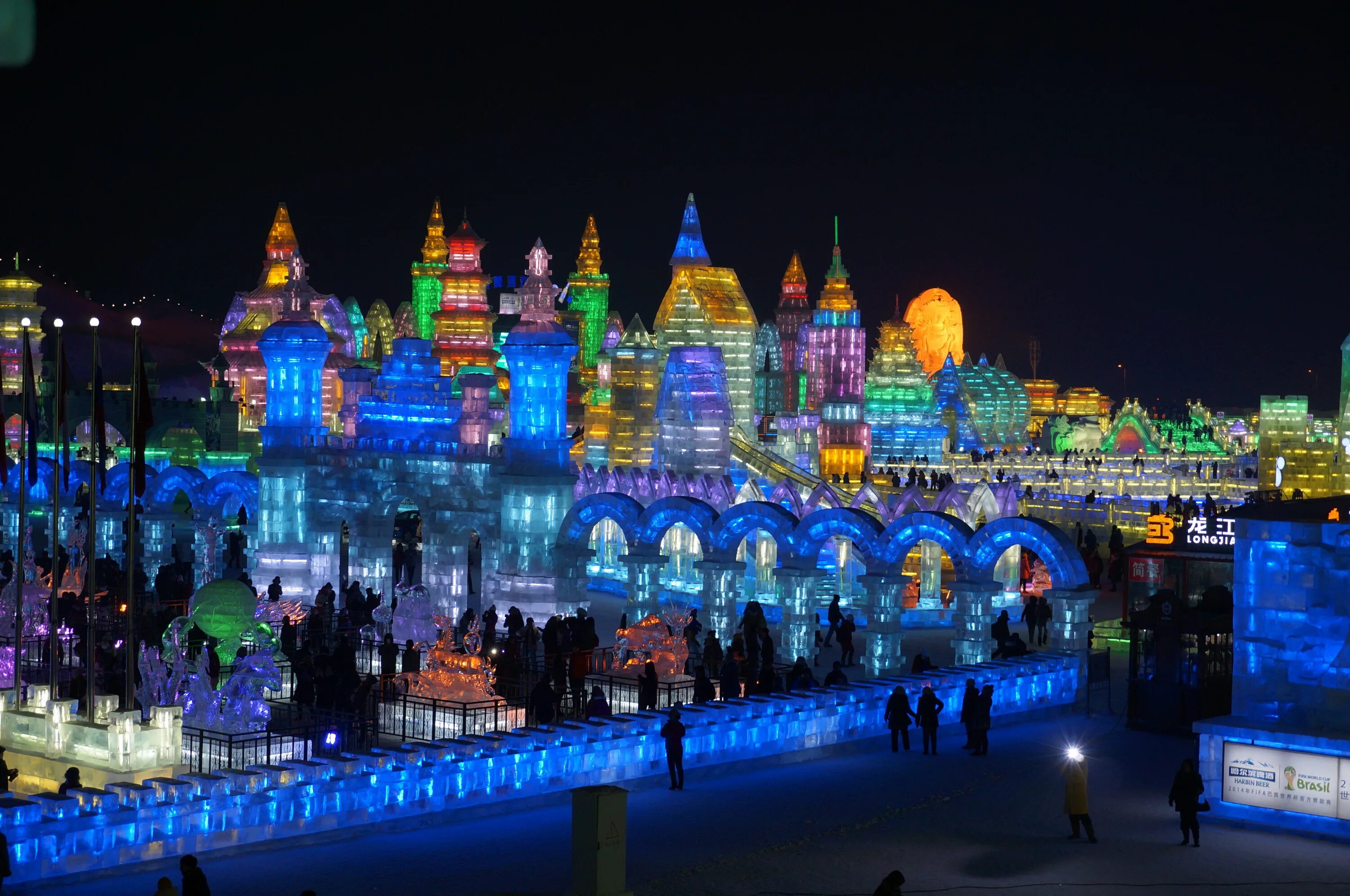 Харбин температура. Город изо льда в китае. Температура в китае. Харбин климат. Харбин климат.