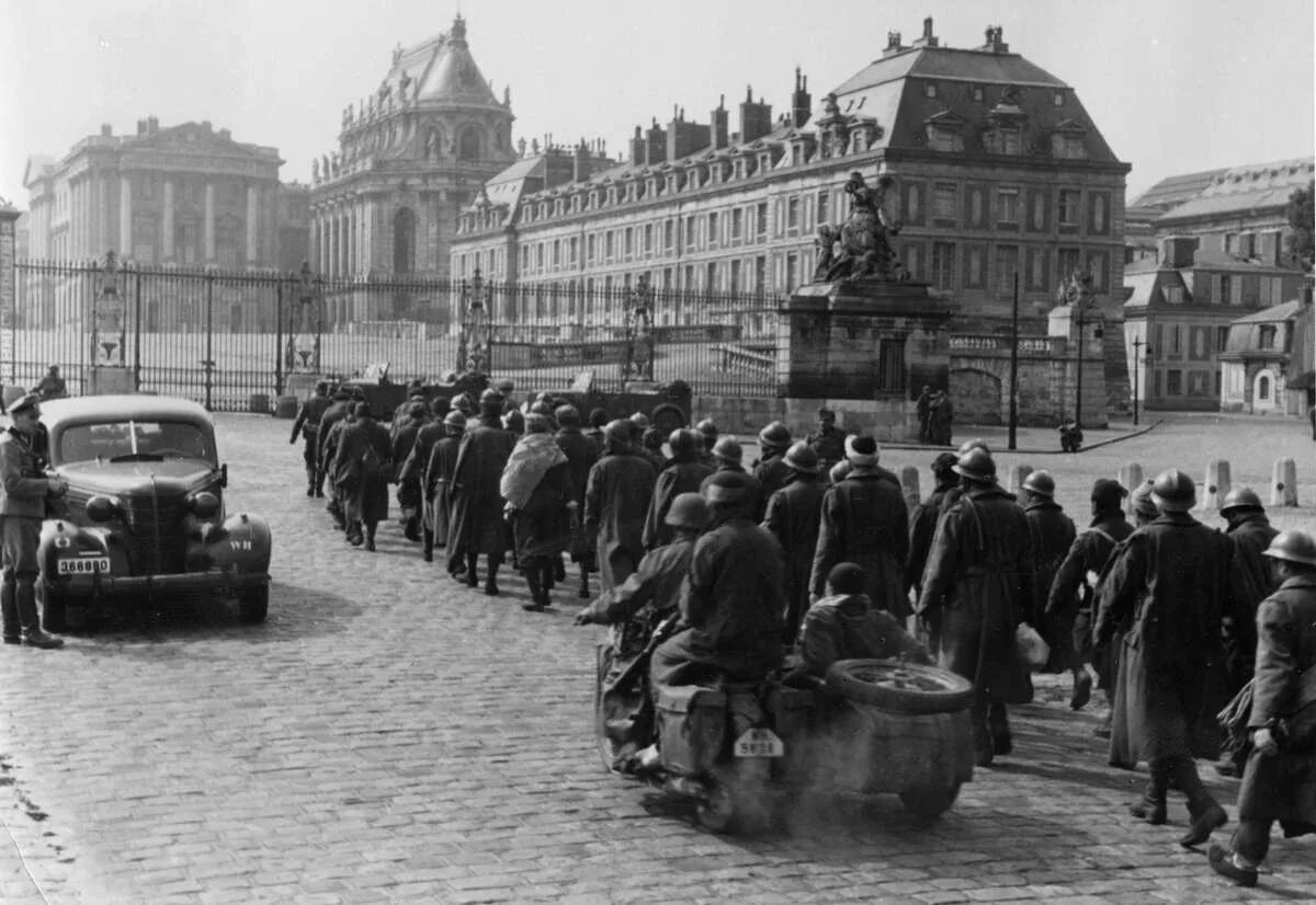 Мировые захваты германии. Оккупация Франции Германией 1940. Оккупация Франции 1941. Германия Франция 1940. Немецкие солдаты в Париже 1940.