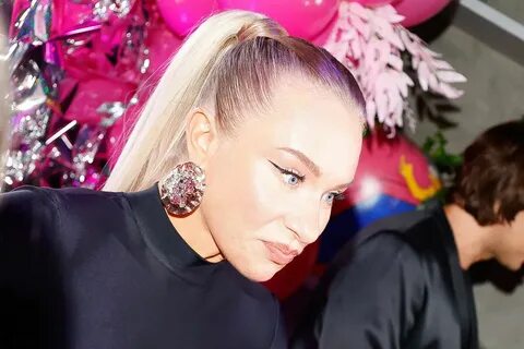 День рождения евгении искандаровой