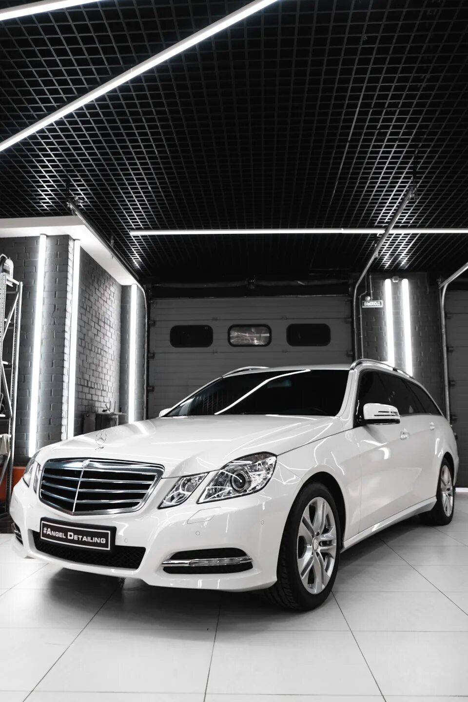 Detail авто. Фон для детейлинг студии. Детейлинг мерседес w212 в москве. Angel detailing. Детейлинг студия.