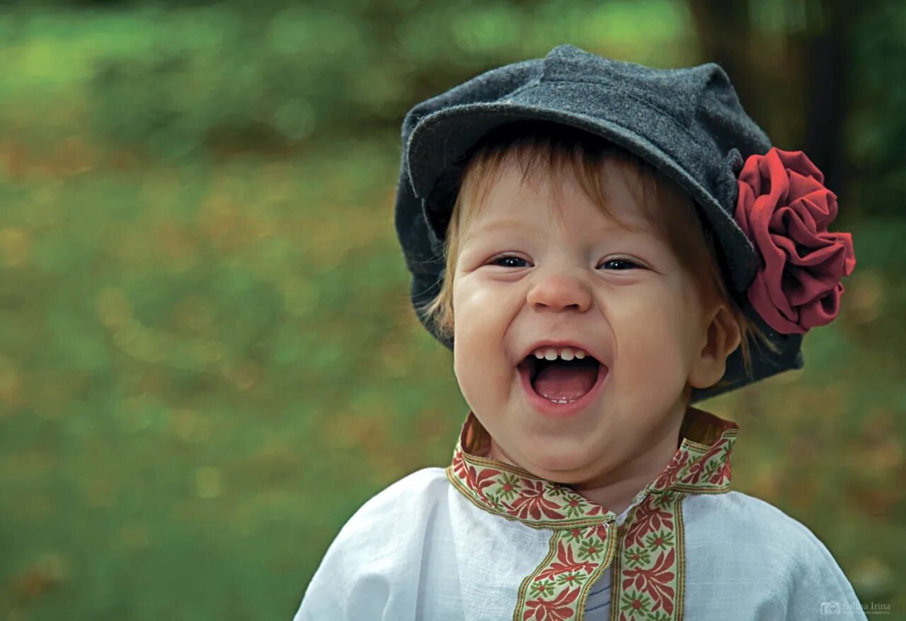 Улыбнись и жизнь улыбкой. Смешные дети. Высказывания о смехе. Картинки для настроения смешные. Позитивные статусы для поднятия настроения.