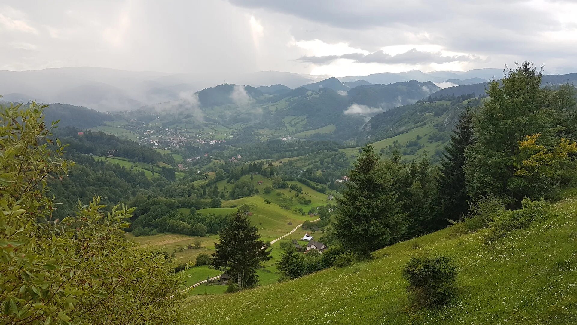 Карпатские горы румыния. Южные карпаты румыния. Природа румынии карпатские горы. Горная румыния. Южные карпаты [трансильванские альпы].