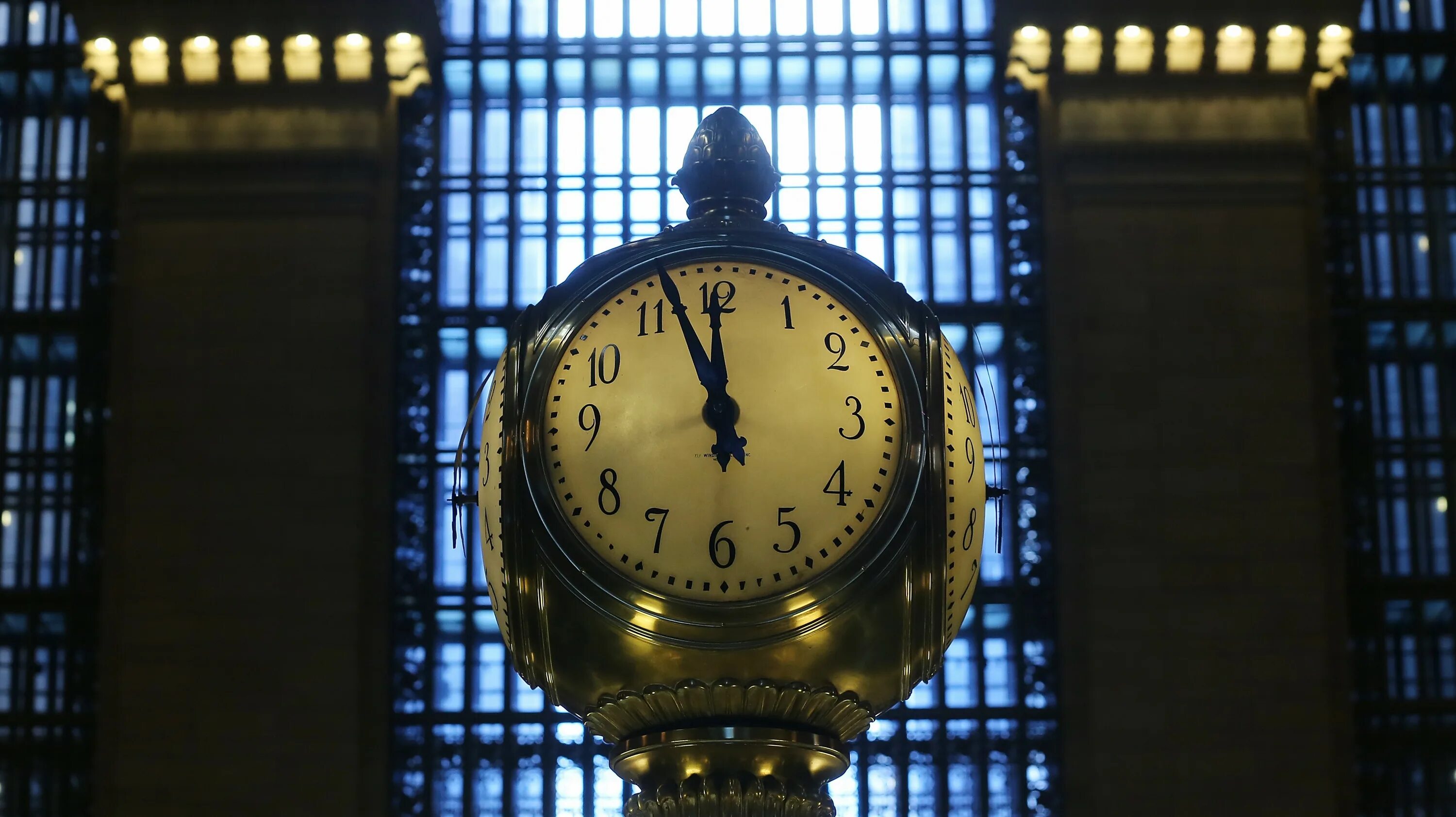 Самых больших часов. Grand Central Terminal New York часы. Центральный вокзал Нью-Йорка часы. Часы на вокзале в Нью Йорке. Часы центр вокзал Нью Йорк.