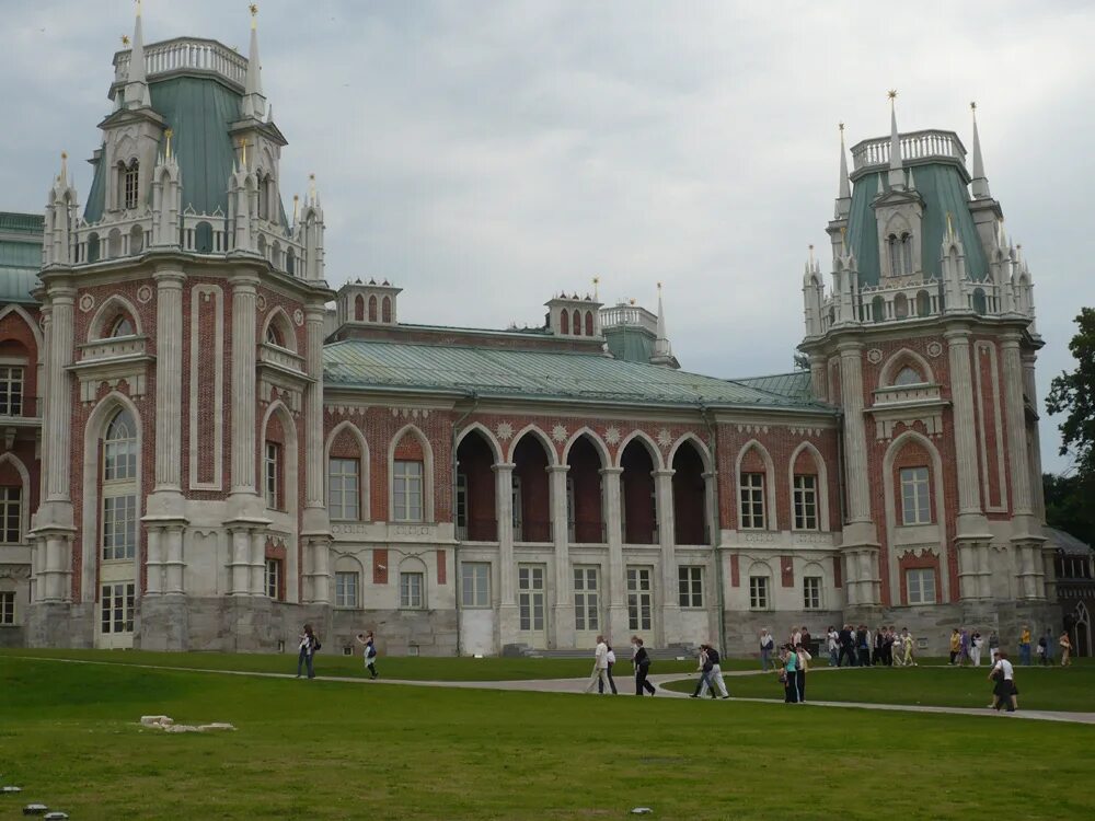 Дворец царицыно в москве. Дворец в Царицыно Баженов. Усадьба Царицыно Баженов. Баженов Царицынский дворец. Дворец Екатерины 2 в Царицыно.