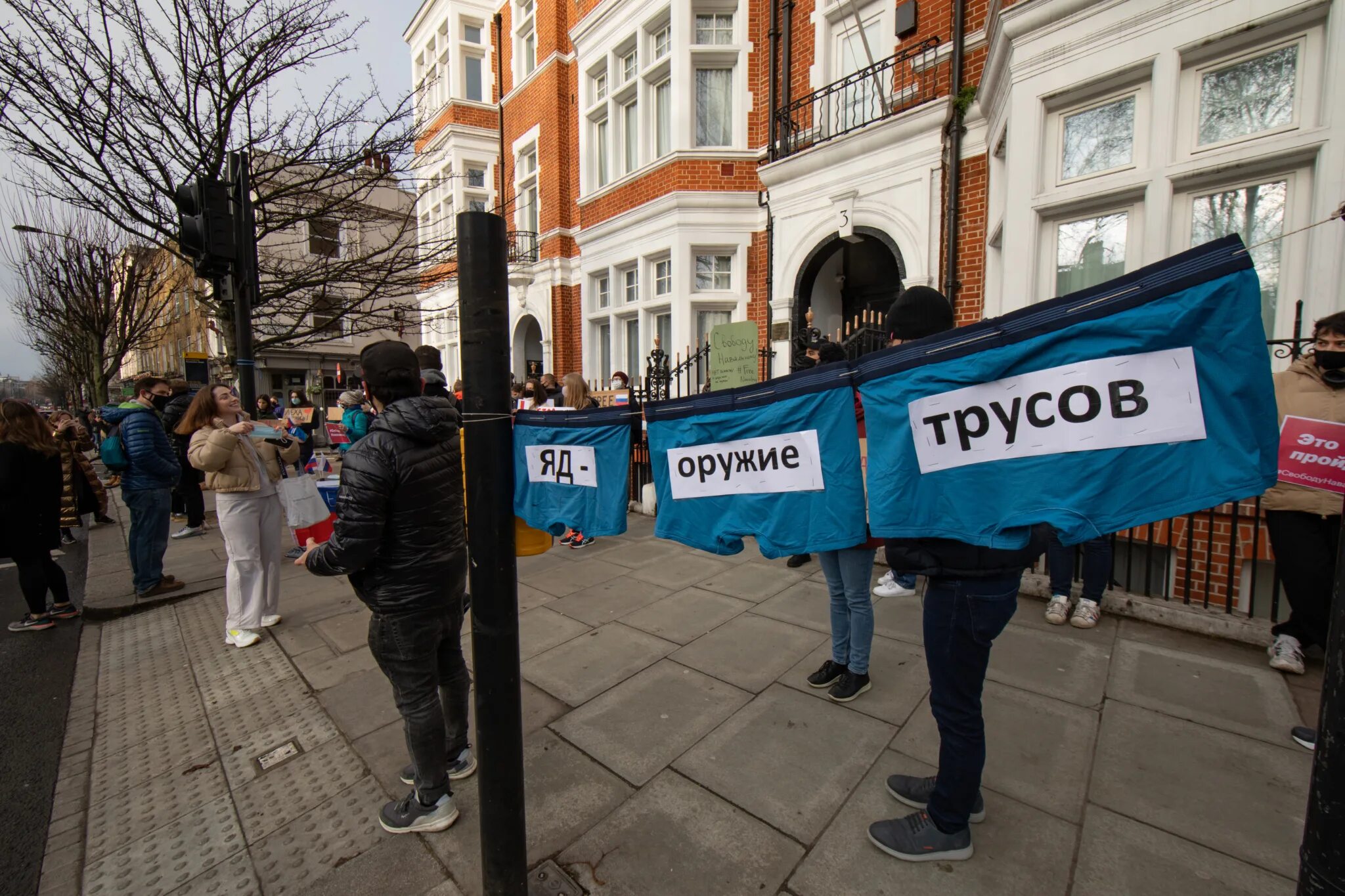 Митинг в Лондоне Навальный. Акция в поддержку Навального в Лондоне. Навальный с флагом Украины. Фото Навального Лондон.