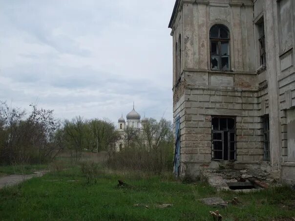 Александровск луганская. Усадьба ширинского-шахматова, александровск,. Усадьба юзбаша в александровске луганск. Свято вознесенский храм луганск. Усадьба ширинского-шихматова луганск.