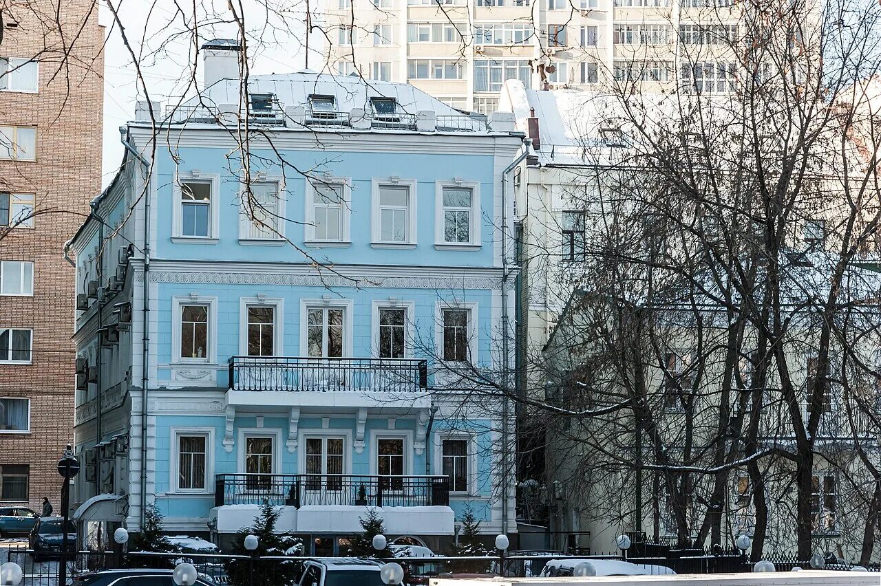 Дом где принимает