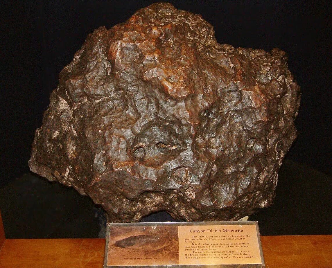 Металл железо известен человеку еще с глубокой. Canyon Diablo (метеорит). Железный метеорит каменно Железный метеорит каменные метеориты. Метеорит Сихотэ-Алинь видманштеттеновы. Коричневый метеорит каменный.