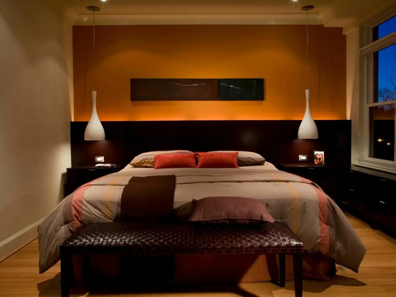 Спальня в темном цвете. Спальня в оранжевых тонах. Спальня в коричневых тонах. Спальня в коричневом цвете. Спальня в терракотовых тонах.