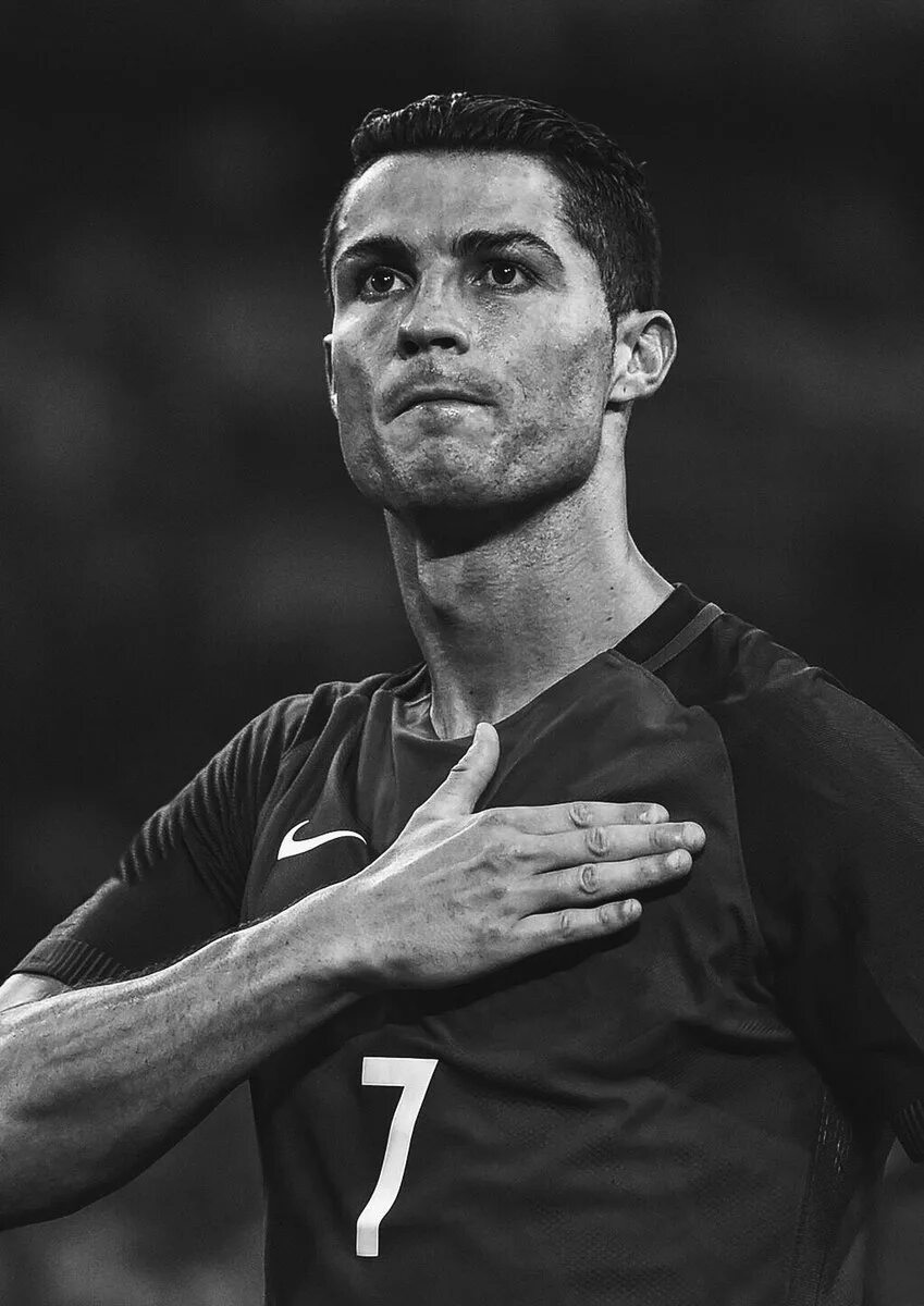 Best football player. Криштиану Роналду чб. Кристиано Роналдо футболист. Cr7 Cristiano Ronaldo черно-белый. Ronaldo Cristiano чб.