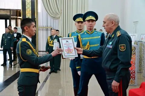 Қимылдары бар жалаңаш қыздар