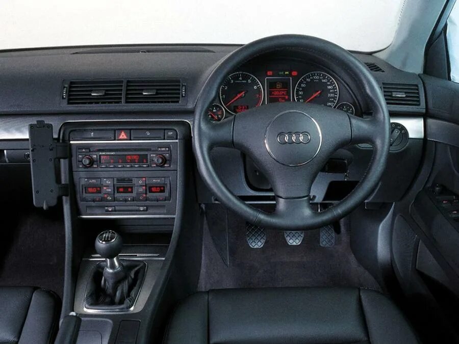 Панель Audi a4 2002. Audi a4 b6 2000 салон. Ауди а4 2000 года салон. Торпедо Audi a4. Торпеда 2000