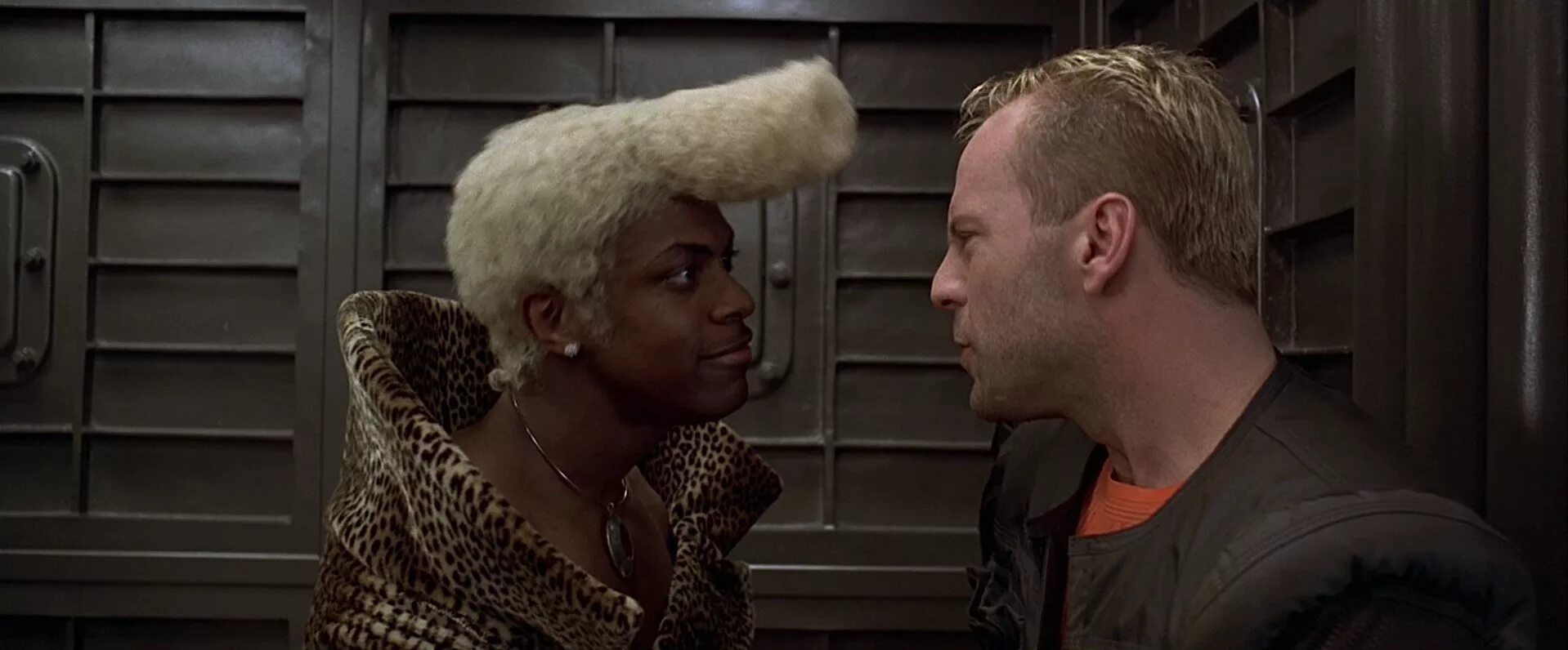 3 й элемент. Брюс уиллис пятый элемент 1997. Милла йовович 5 элемент. 3 й элемент. 3 й элемент.