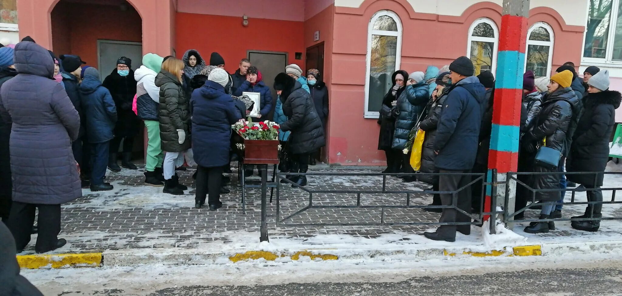 Похороны убитой девочки. Похороны девочки Ульяновск. Похороны сычева