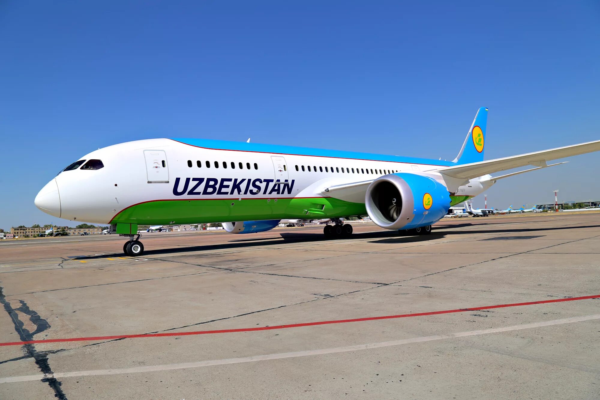 Узбекистан авиакомпания хаво йуллари. Boeing 787 Dreamliner Uzbekistan Airways. Самолет Узбекистан хаво йуллари. Узбекистан Боинг самолёт Ташкент.