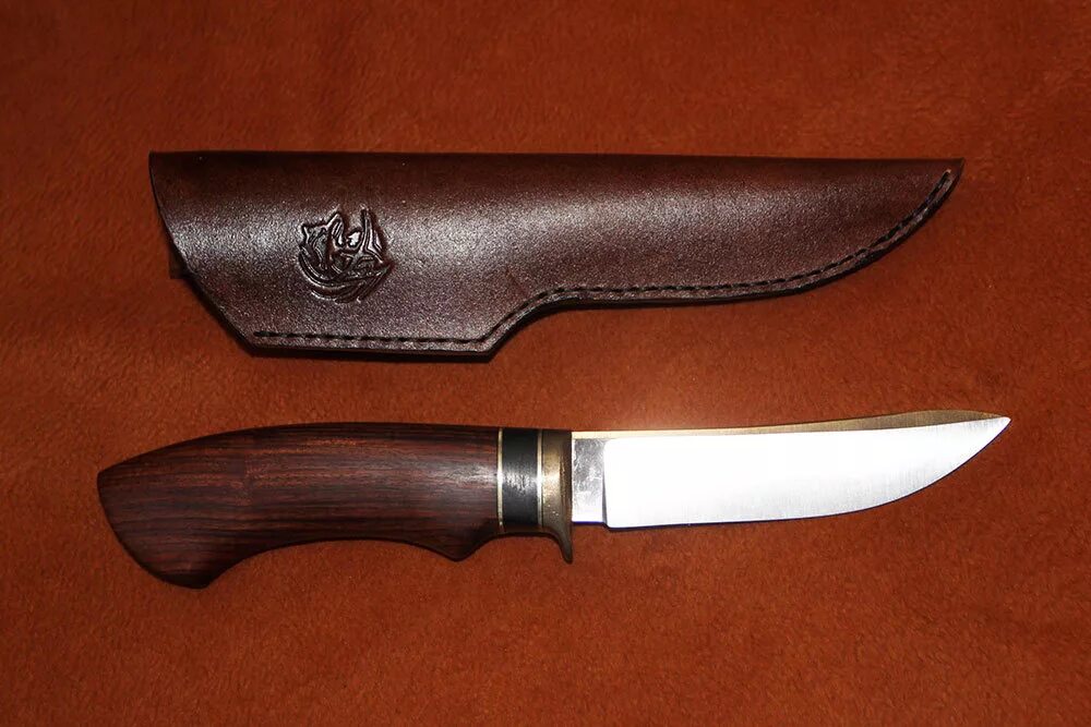 Москва купить недорогой нож. Охотничьи клинки Скинер. Нож охотник. Охотничий универсальный нож. Рабочий охотничий нож.